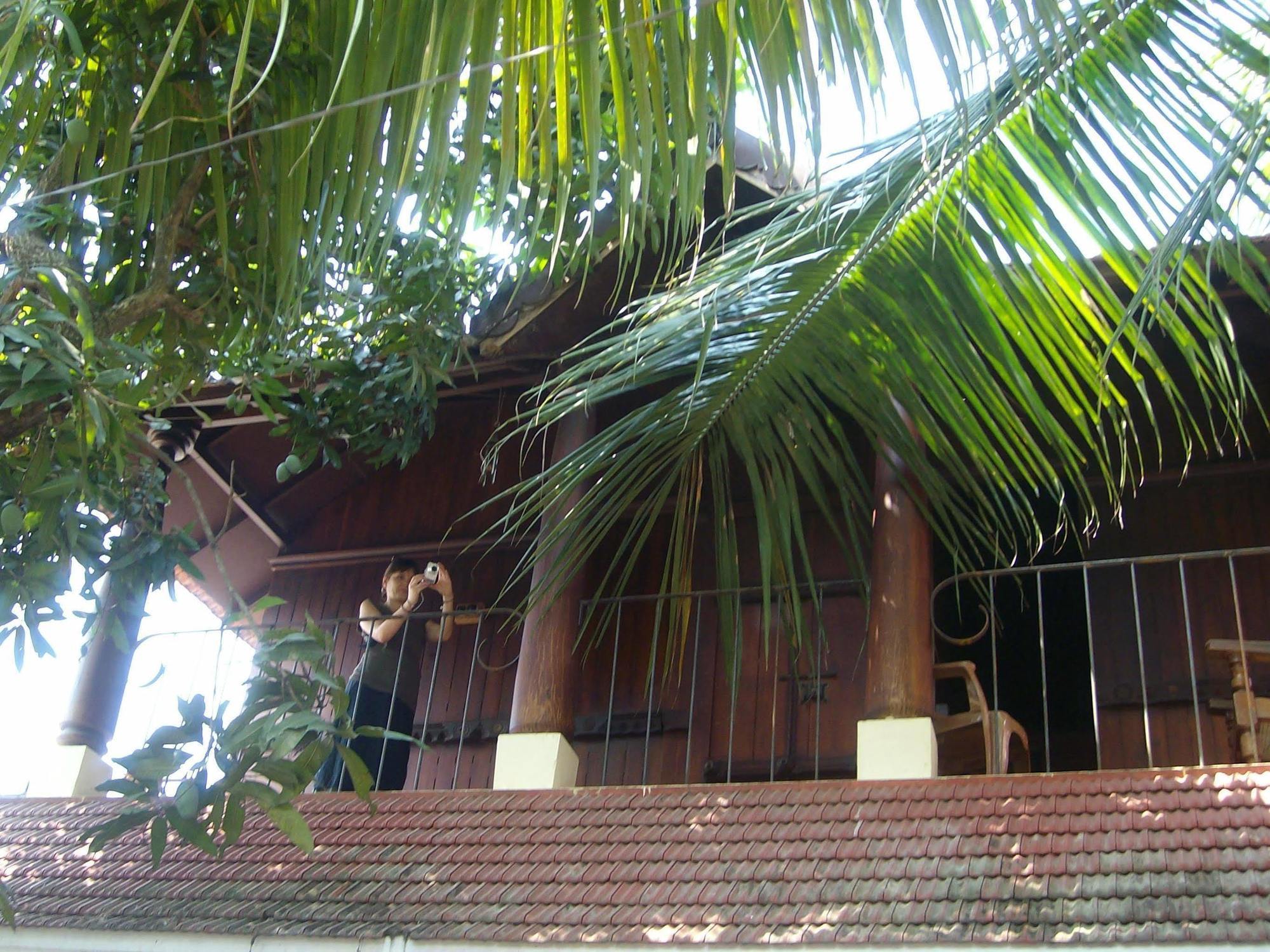 Adams Wood House Ayurveda Homestay Kochi Exterior photo